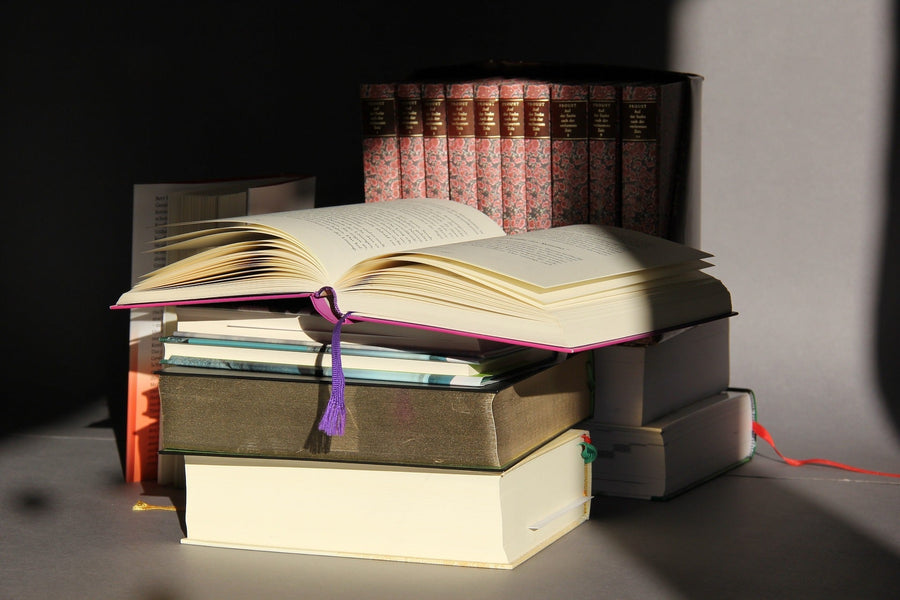 Brotkäfer, auch bekannt als Bücherwurm, bekämpfen 